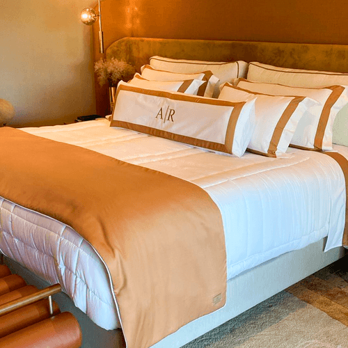 Body Pillow 600 Fios Barrado Interno Caramelo